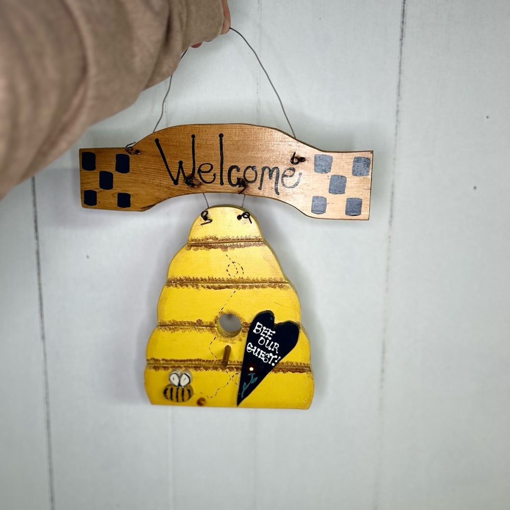 Charming Yellow Bee-Themed Welcome Sign